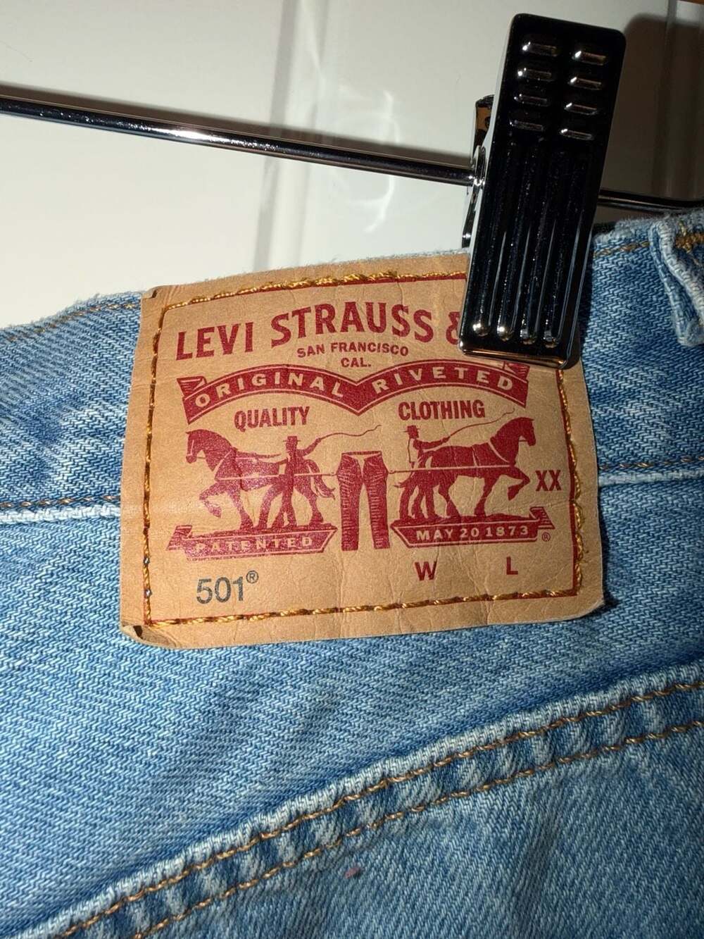 Levi’s 501 Distressed Cutoff Denim Shorts • W24 • High Rise Light Wash 🤍👖 - Picture 8 of 11